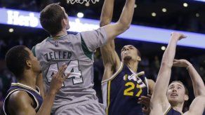 Celtics ganan con enceste de último segundo de Zeller