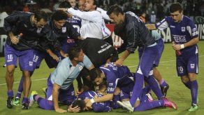 Livertadores Nacional de Paraguay y Defensor Sporting de Uruguay abren semifinales