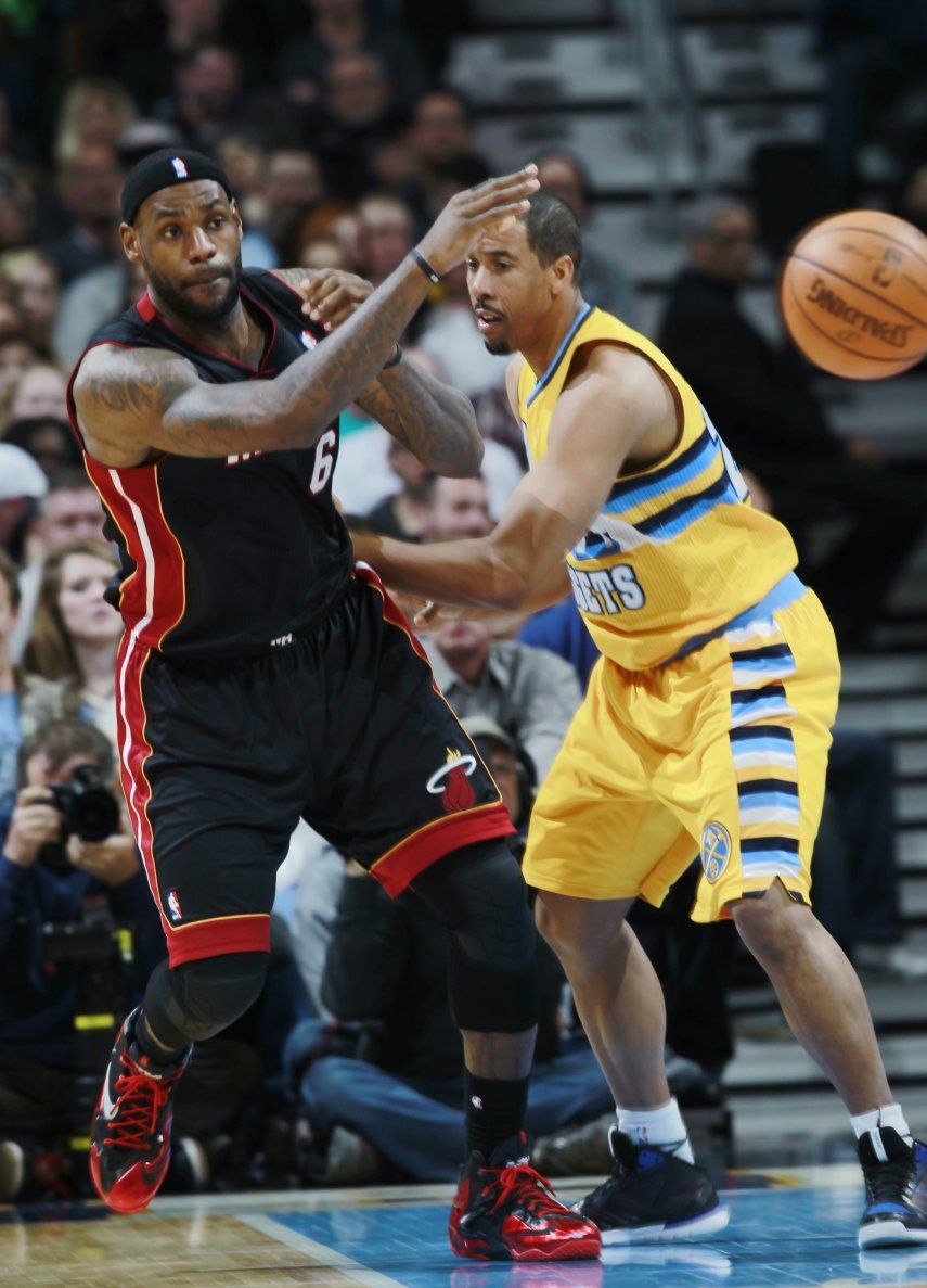 Nuggets suspenden a Miller por 2 partidos