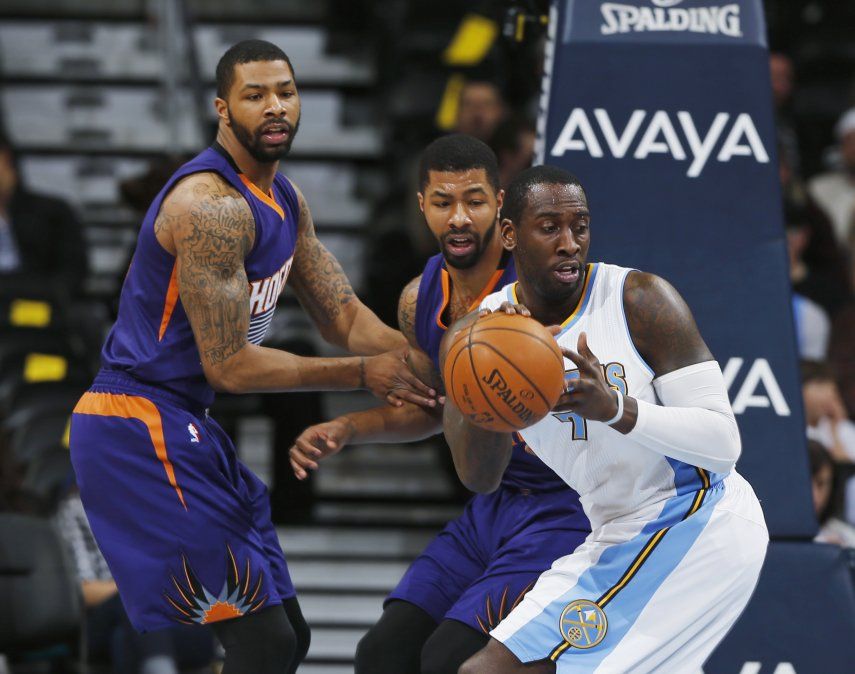 Los Suns ganan a los Nuggets y frenan su mala racha