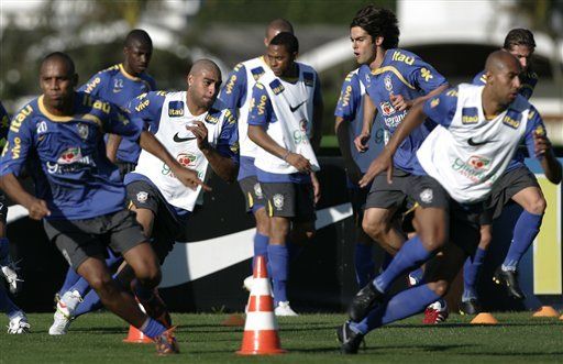 Adriano estima el regreso a Brasil clave para su relanzamiento