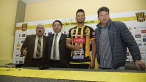 Toro Blackburn presentado por The Strongest