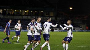 Tottenham se lleva susto ante Wycombe pero avanza en FA Cup