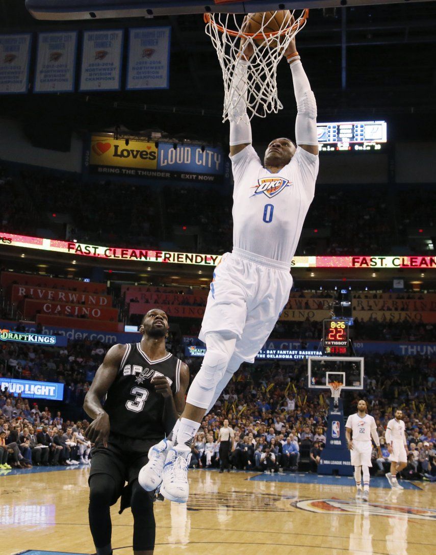 Westbrook suma otro triple doble y Thunder vence a Spurs