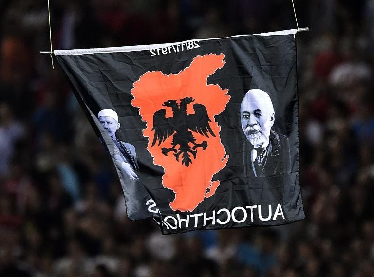 Serbia y Albania se culpan mutuamente de la suspensión del partido