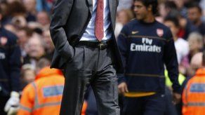 Directivo del Arsenal dice que Wenger se queda con el club