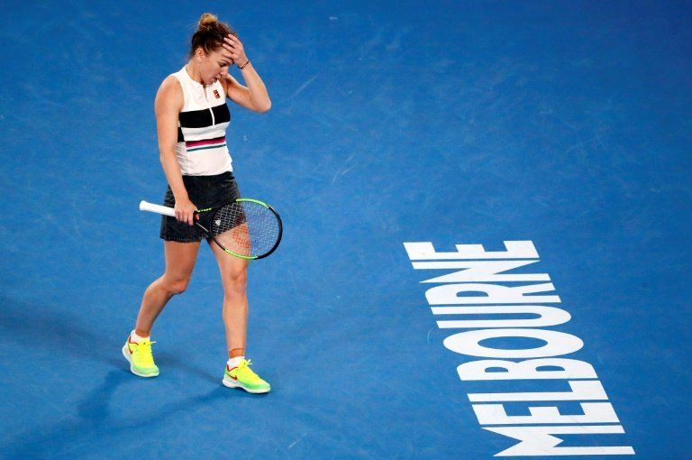 Halep pasa a tercera ronda en Australia con dificultades