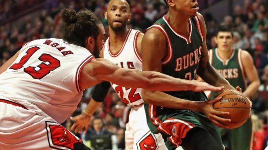 Milwaukee vence a Chicago pero los Bulls siguen al frente en el tope de playoffs en la Conferencia Este