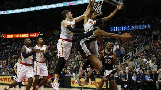 Defensiva de Spurs anula a los Hawks