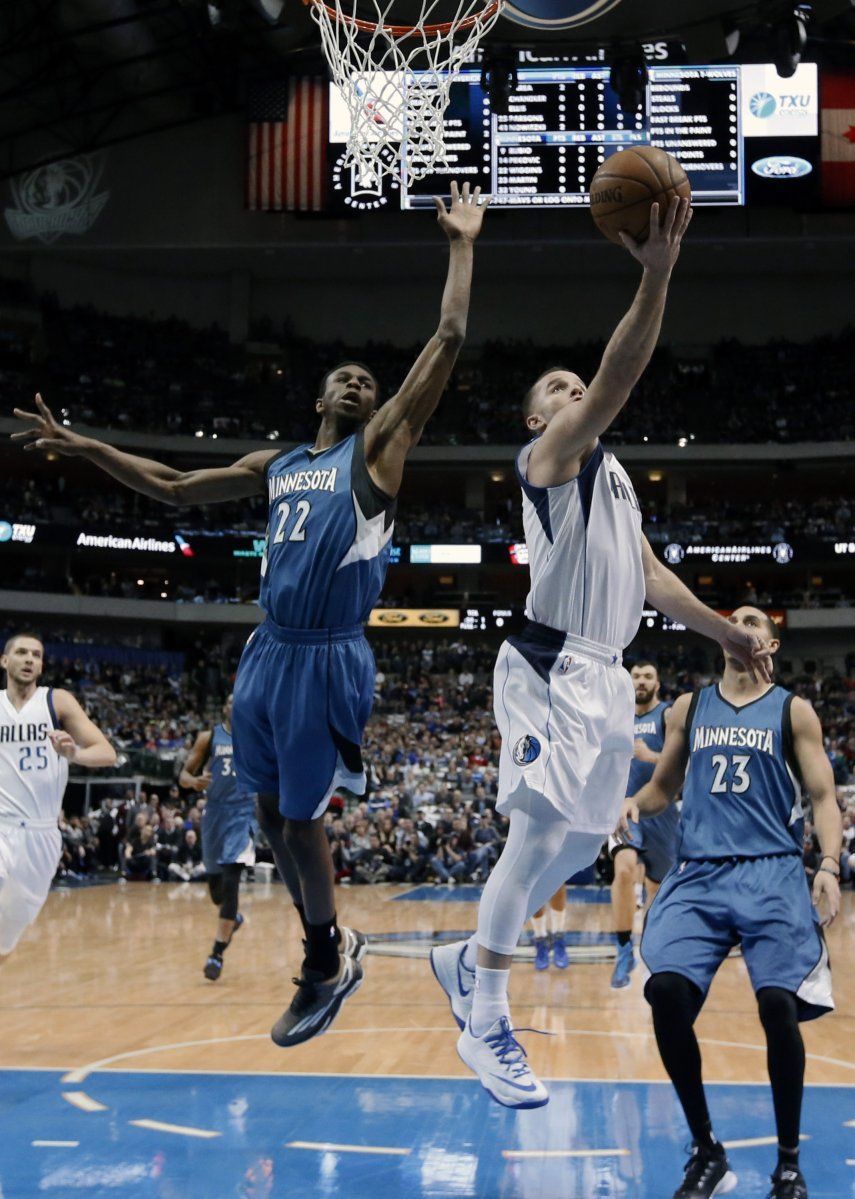 Barea entra por Rondo, Mavericks vencen a Twolves