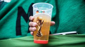 El alcohol y las celebraciones siempre han sido parte de los Mundiales de Fútbol.