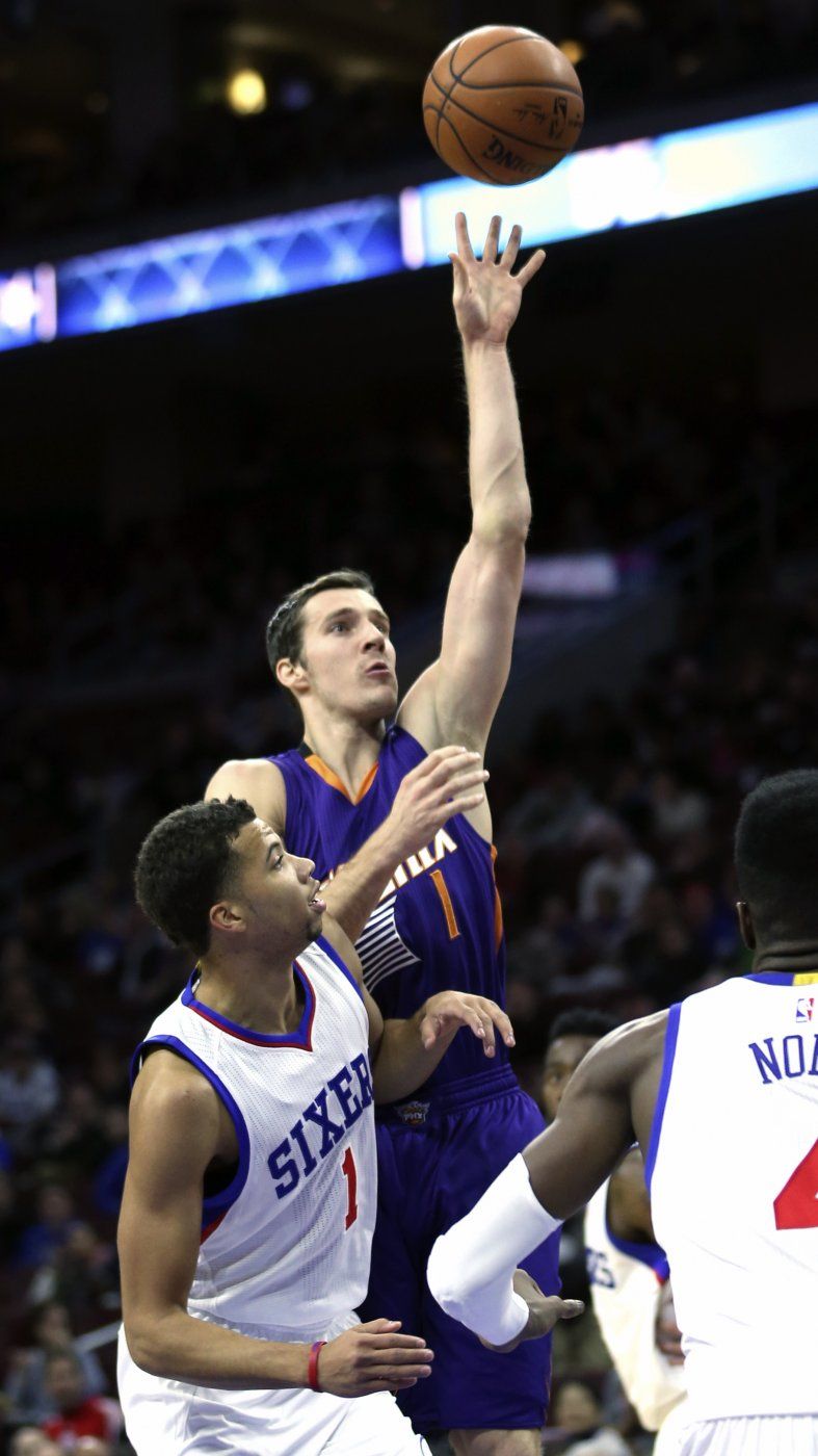 Suns juguetea con 76ers que siguen sin triunfo