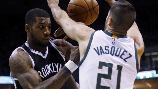 Bucks propinan 7ma derrota en inicio de temporada