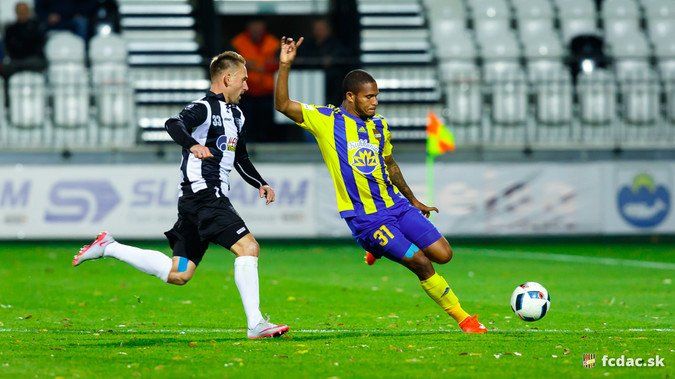 Erick Davis con asistencia en triunfo del DAC 1904, Penedo otra vez titular
