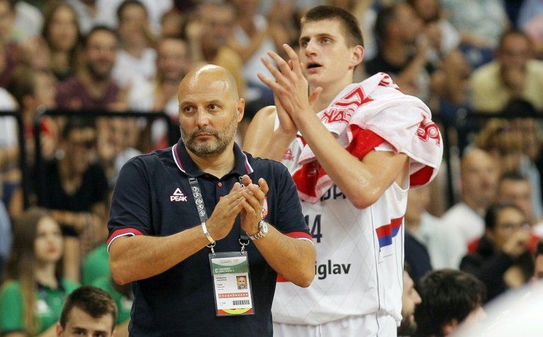 Serbia supera ampliamente a Francia y Argentina sorprende a Croacia
