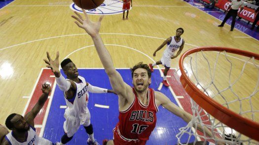 Brooks anota 31 puntos y lleva a Bulls al triunfo