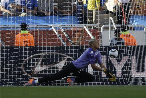 Mundial: Â¿Quienes fallan, los arqueros o la pelota?