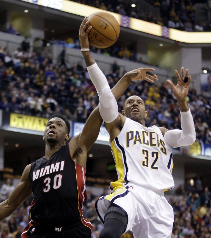 Pacers arrasan al Heat en el segundo tiempo
