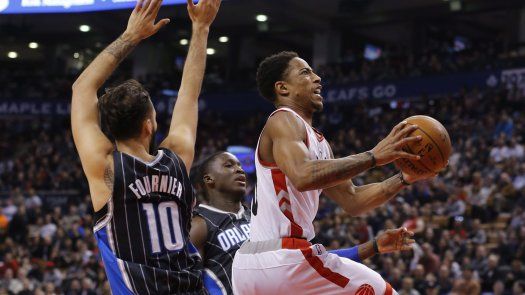DeRozan y Scola brillan en triunfo de Raptors
