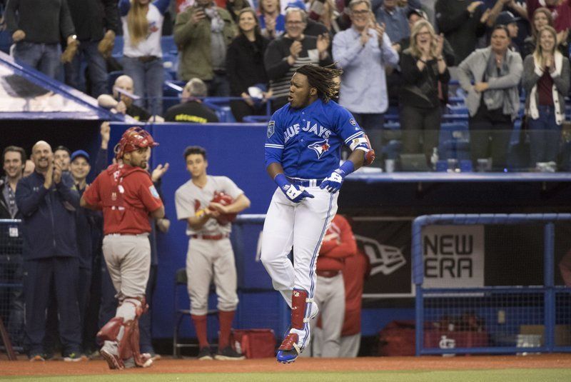 Guerrero Jr. pega dos bambinazos, Azulejos ganan a Gigantes