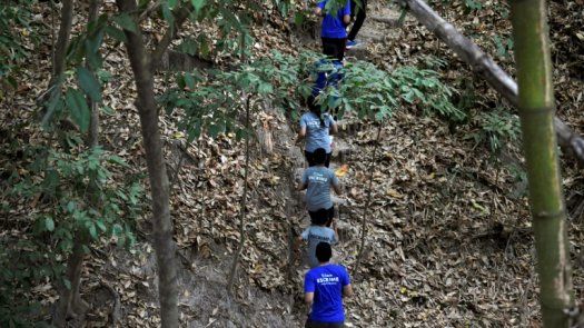 Un maestro de esgrima ayuda a jóvenes salvadoreños a huir de la violencia