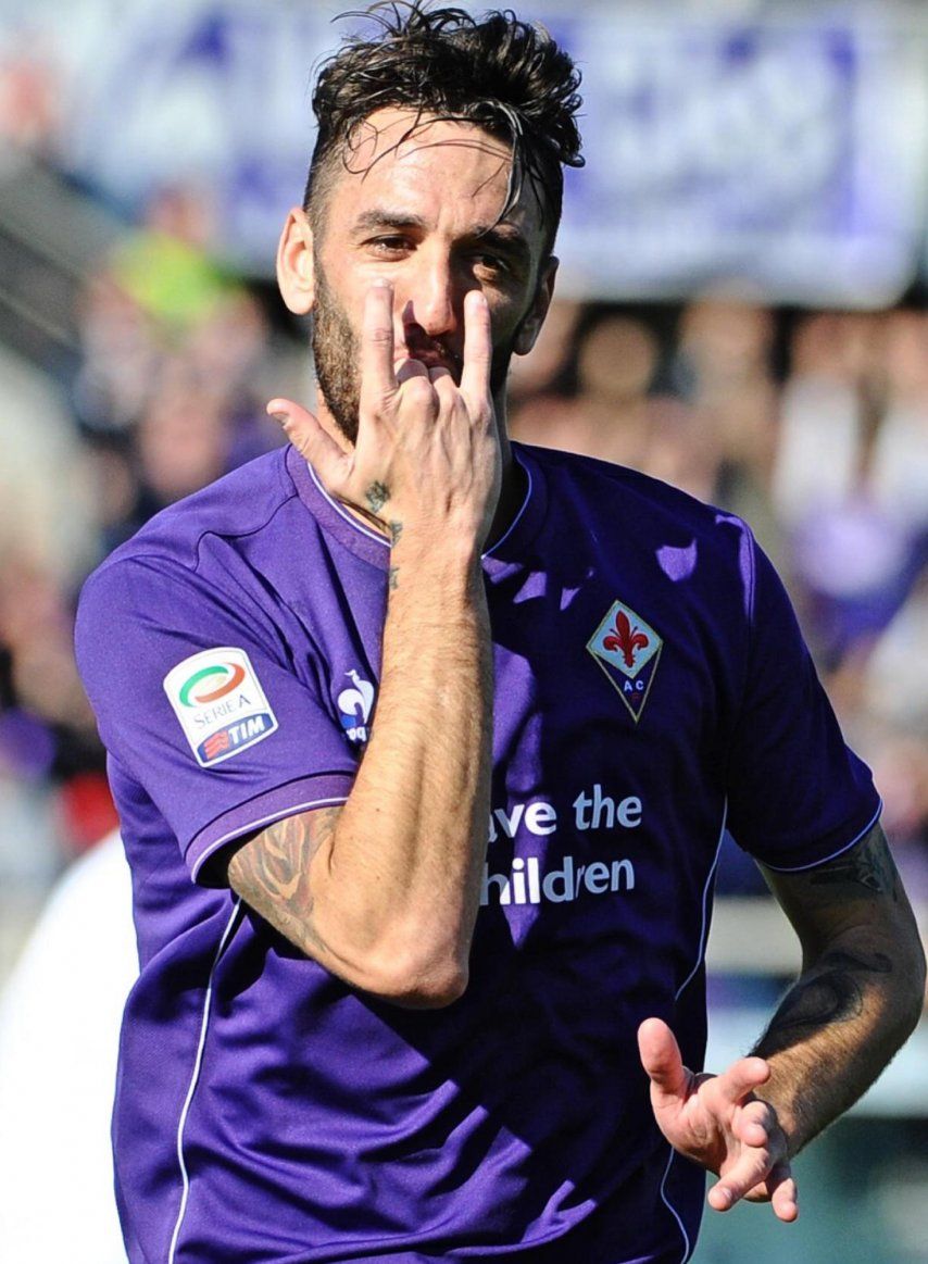 Fiorentina gana y pasa al frente en la liga italiana