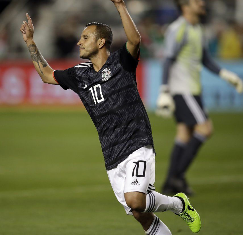Martino logra 2do triunfo con México, 4-2 sobre Paraguay