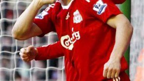 Liverpool derrota a Bolton en liga Premier