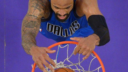 Mavericks completan barrida sobre Lakers