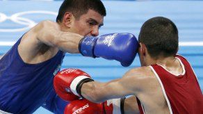 Mexicano Velásquez gana en su estreno en boxeo tras luxación