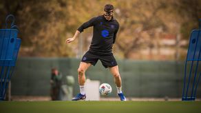 Robert Lewandowski aparece en entrenamiento del FC Barcelona con máscara