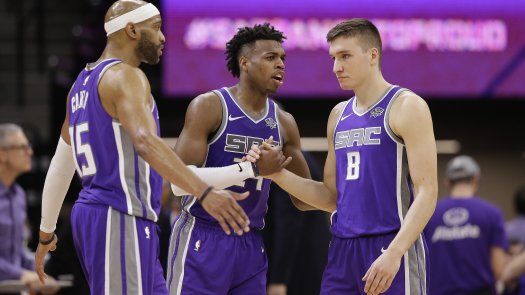Kings se imponen a Nuggets con gran último cuarto de Carter