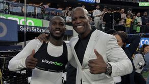 Cecilio Waterman y Terry Crews, un momento icónico en el Final Four