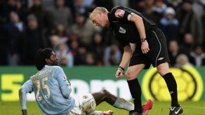 Adebayor suspendido 4 partidos por agresión