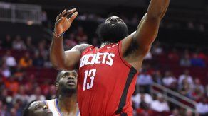Harden brilla con 40 puntos; Rockets se imponen a Thunder