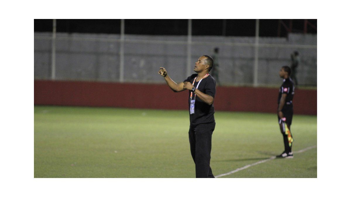René Mendieta renuncia al CAI, pero no se la aceptan