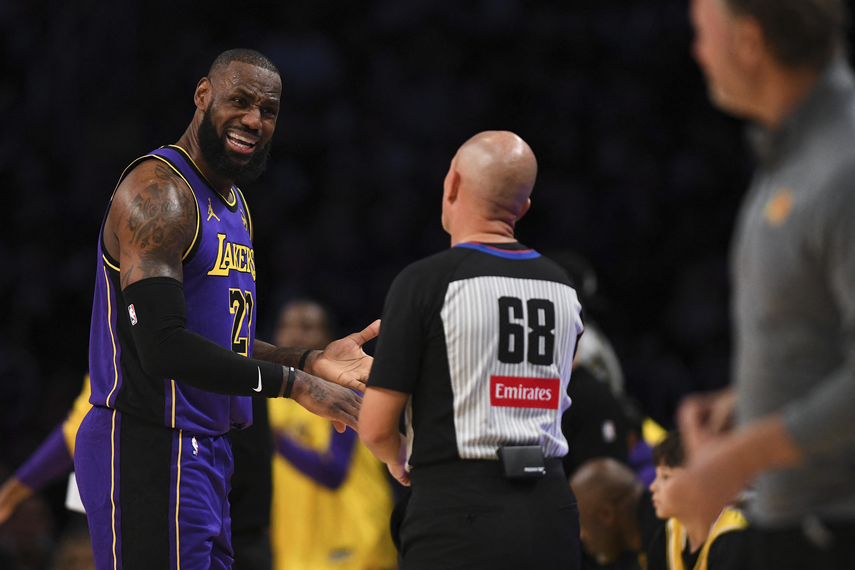 NBA: Los Lakers de LeBron James le remontaron a los Suns de Durant
