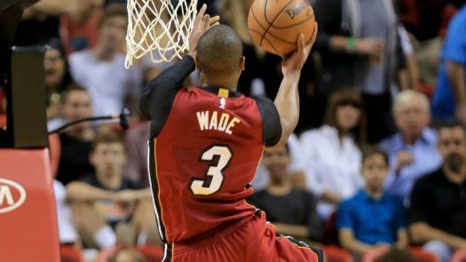 Wade guía a Miami Heat en triunfo aplastante sobre Cleveland Cavaliers