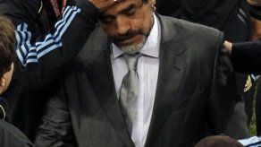 Mundial: Maradona no admite errores e insinúa que se va