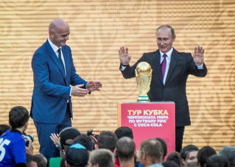 Putin asegura que Rusia cumplirá los plazos para el Mundial-2018
