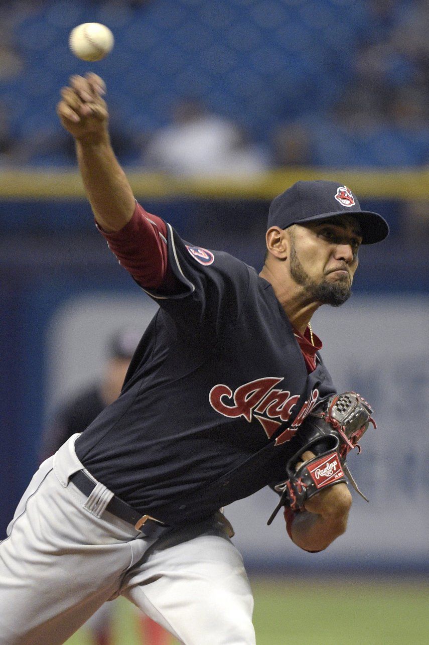 Salazar luce e Indios pegan 3 jonrones para vencer a Rays