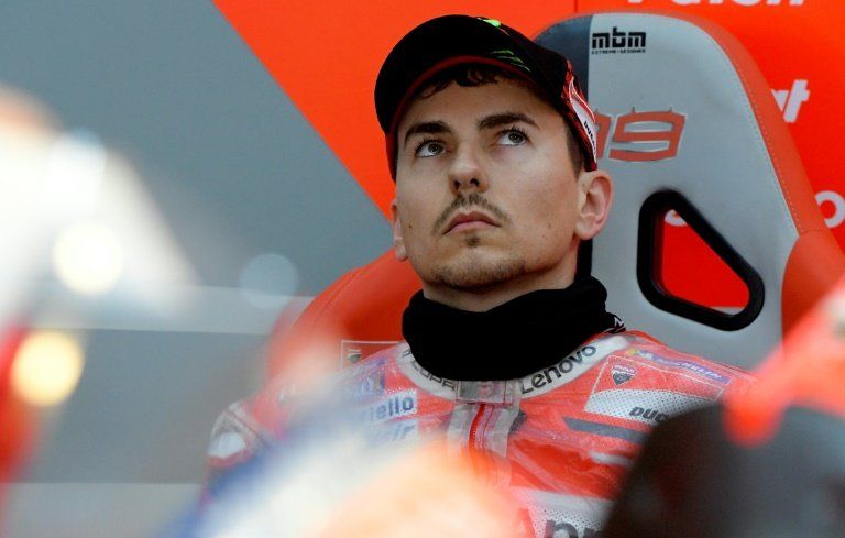 El piloto de MotoGP Jorge Lorenzo tendrá que operarse de una mano