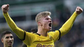 Haaland anota y ayuda al Dortmund a subir en la Bundesliga