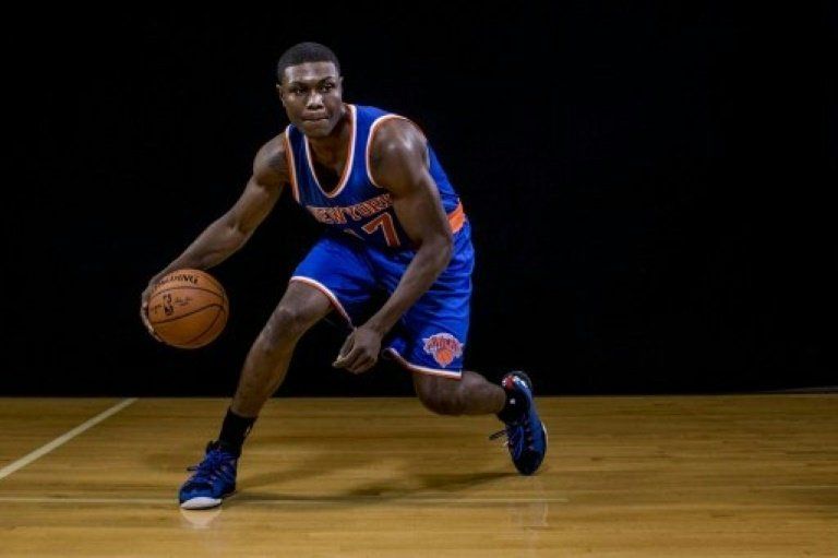 El jugador de la NBA Cleanthony Early recibe un disparo en una pierna