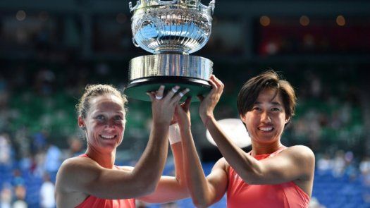 Stosur y Zhang ganan el torneo femenino de dobles del Abierto de Australia