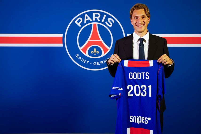El PSG ficha al joven delantero belga Mika Godts