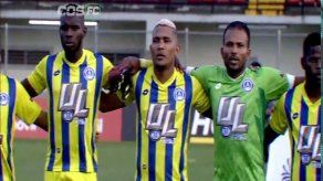 Universitario deja mala racha con doblete de Ronaldo Dinolis