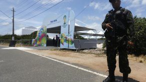 Expectativa por sorteo y luto por Mandela