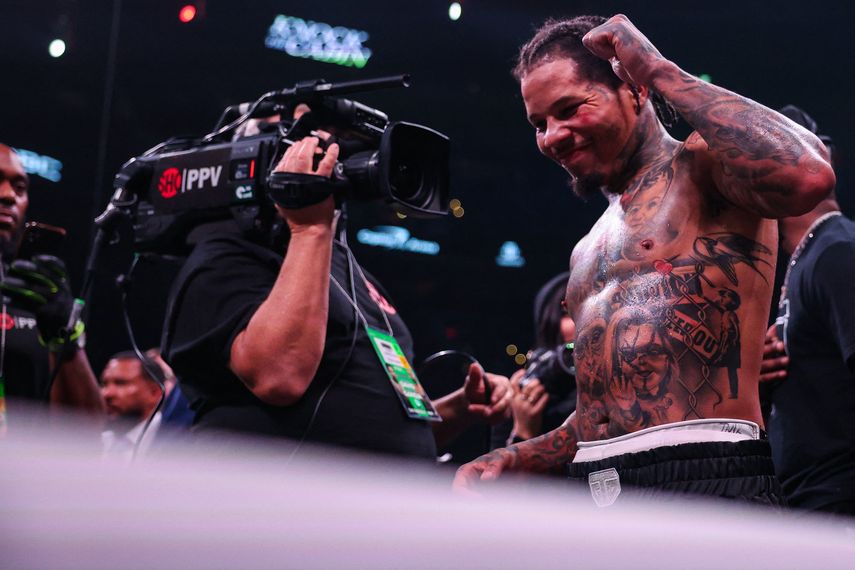 Gervonta Davis retiene título mundial de peso ligero