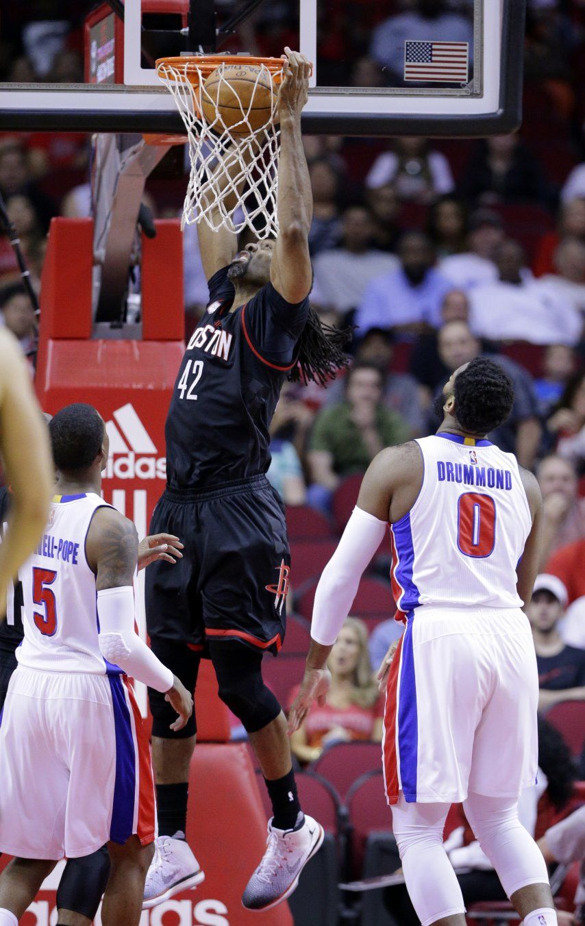 Johnson define con triple en triunfo de Pistons ante Rockets